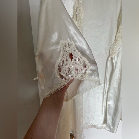 WHITE LACE ROBE - NO ROPE BELT - Picture 3 of 5